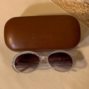 illesteva francesca’s 3747 White Sunglasses with case